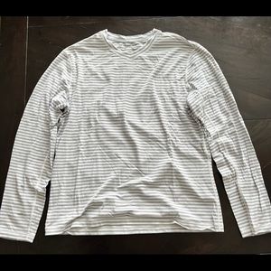 Mens Lululemon long sleeve shirt XL mint condition